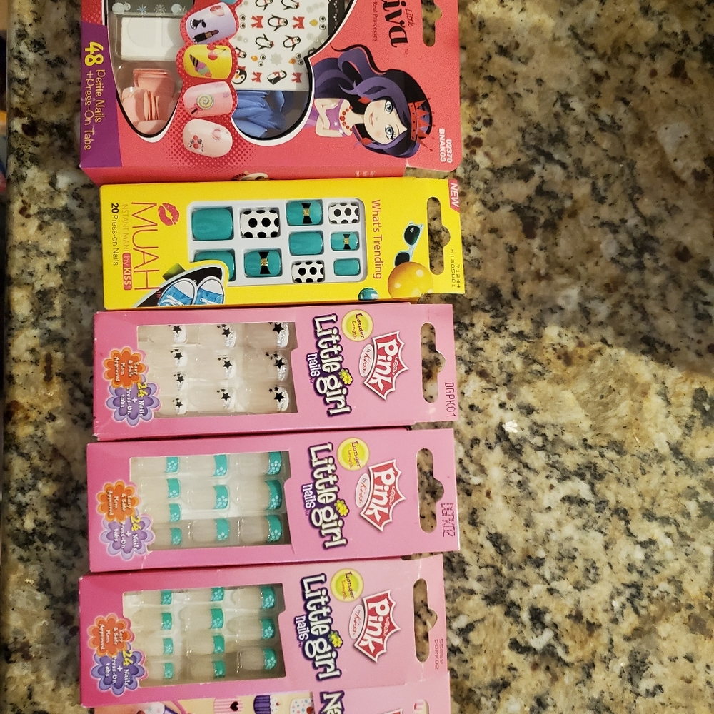 Girls press on nails